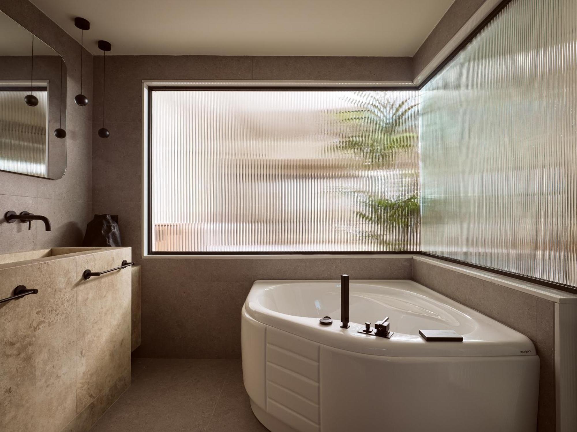 Superior Suite Private Outdoor Hydromassage
